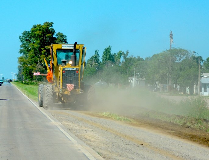 Mejoran las banquinas de la ruta 1 en jurisdicción de Morteros