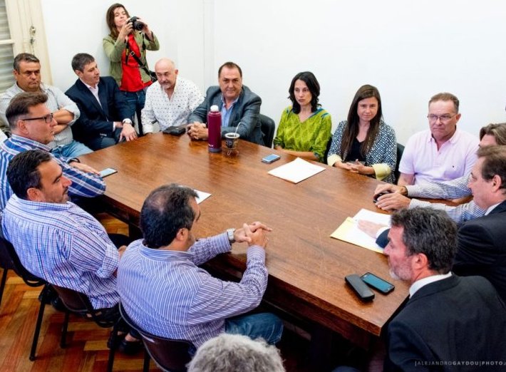 Vuelve a reunirse la paritaria municipal