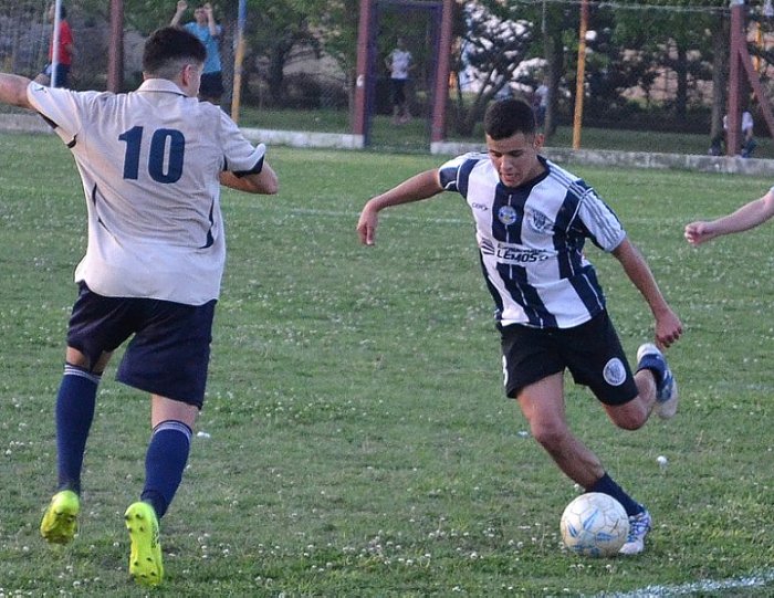 La Liga: Victorias del CAPU y El Trébol