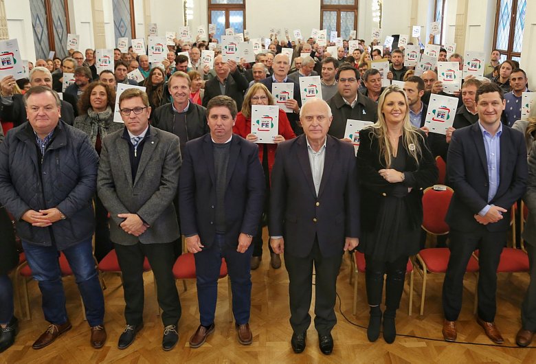 Se firmaron los convenios para la colocación de luminarias led