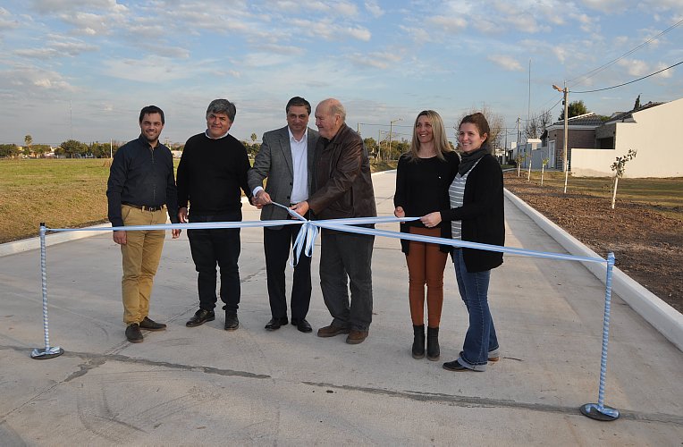 Inauguraron una nueva cuadra de pavimento en Brinkmann