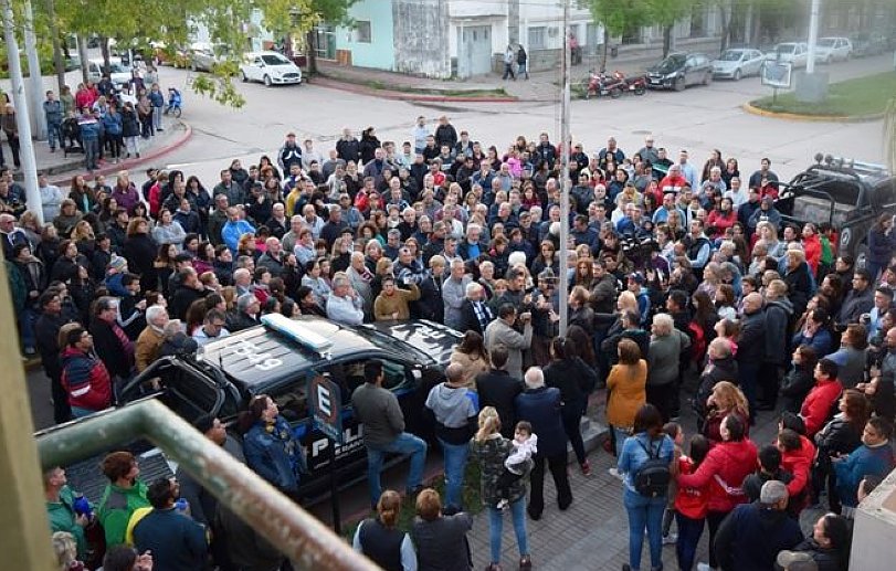 Movilización en Sunchales ante la detención de policías