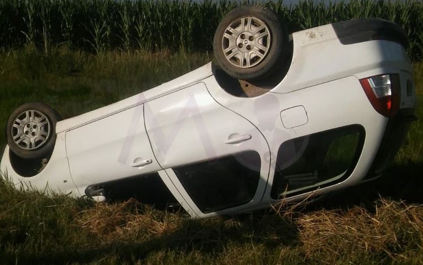 Volcó un auto con cuatro personas en zona rural de Tacural