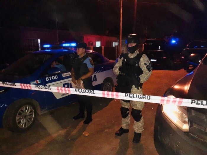 Allanamientos, tiros y una mujer detenida en Morteros 