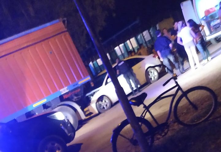 Suardi: Automovilista impactó con un camión estacionado