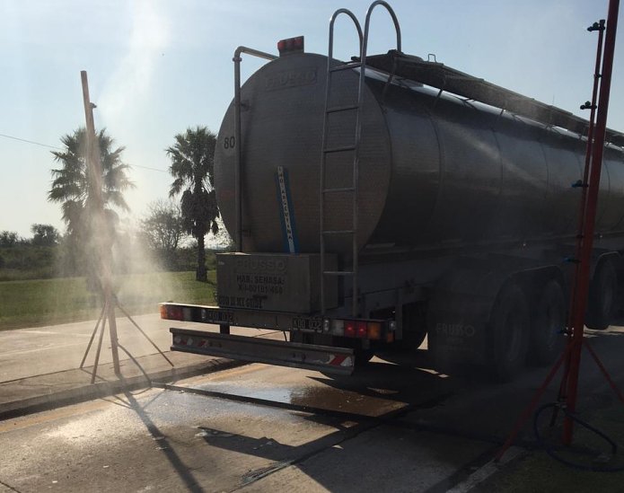 Morteros también desinfecta los vehículos que ingresan a la ciudad
