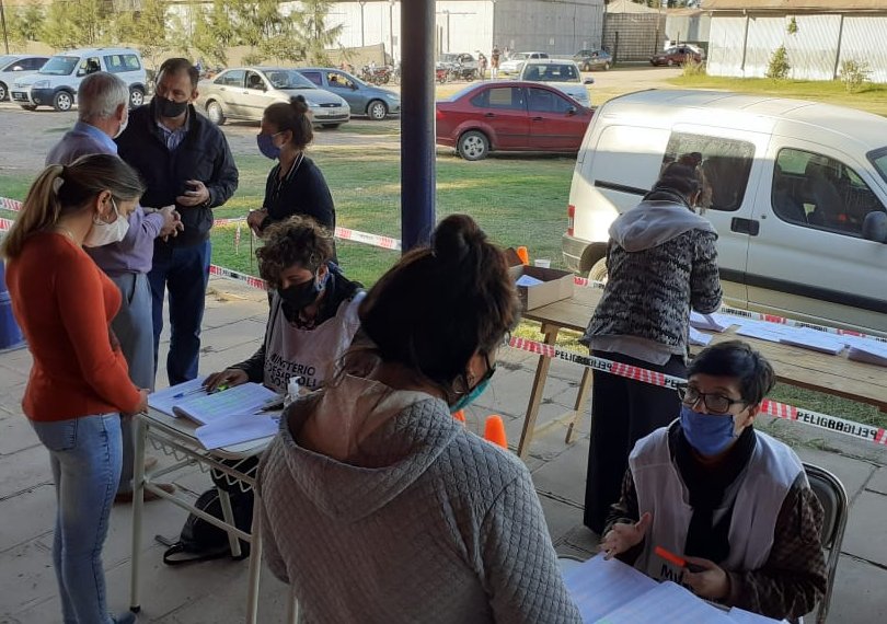 Suardi: Entregaron las tarjetas AlimentAR