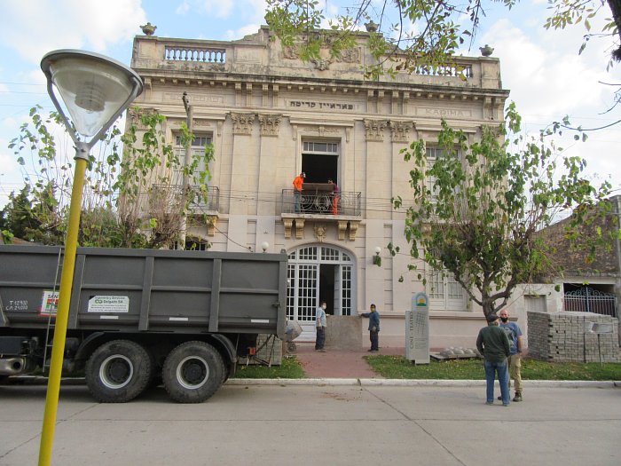 Comenzó la puesta en valor del Teatro Kadima de Moisés Ville