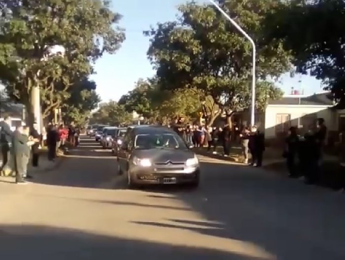 Sandra fue despedida por la gente