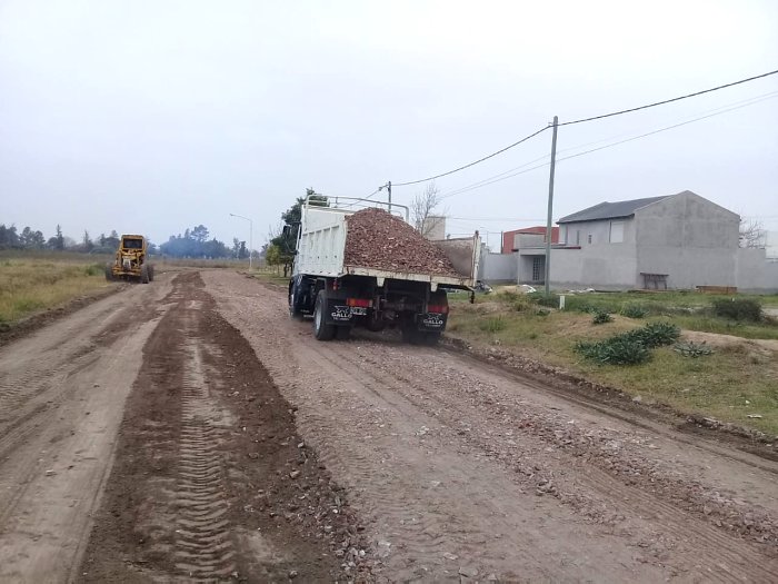 Suardi: Trabajos de mantenimiento de calles en barrios Sarmiento y San Miguel