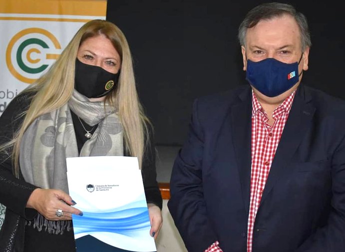 Michlig visitó Ceres donde entregó aportes y firmó convenios