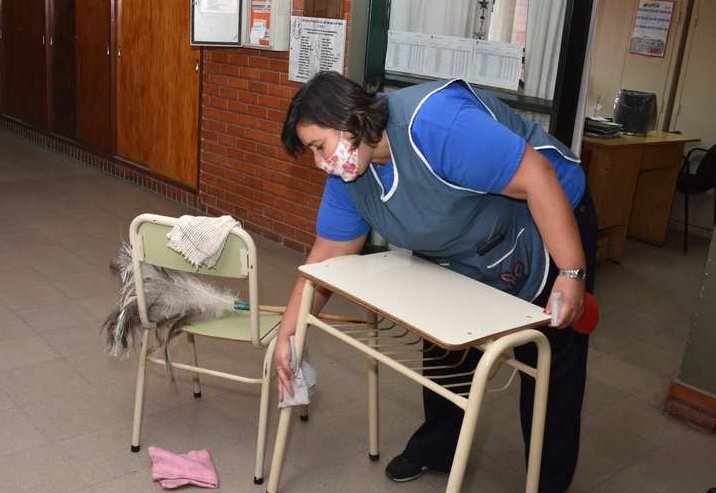 Santa Fe comenzó con la desinfección de escuelas 