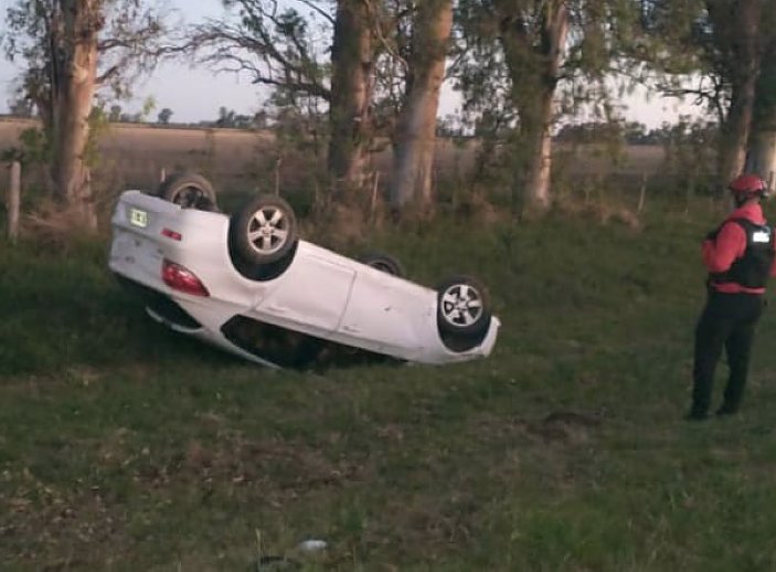 Volcó un auto en la ruta entre Balnearia y Miramar