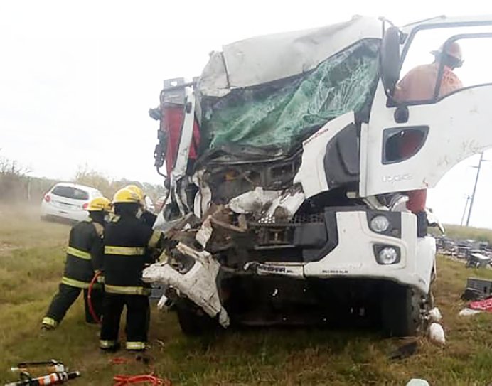 Devoto: Choque de camiones dejó tres lesionados graves