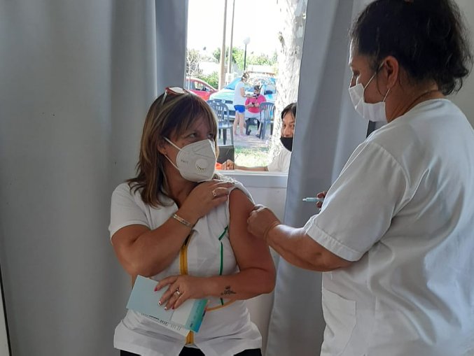 Comenzaron a vacunar a personal docente de Morteros