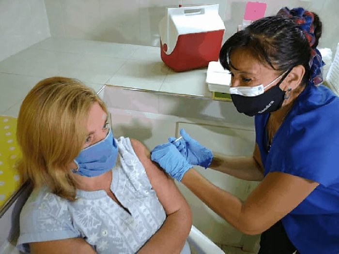 Comenzó la vacunación de docentes en Suardi