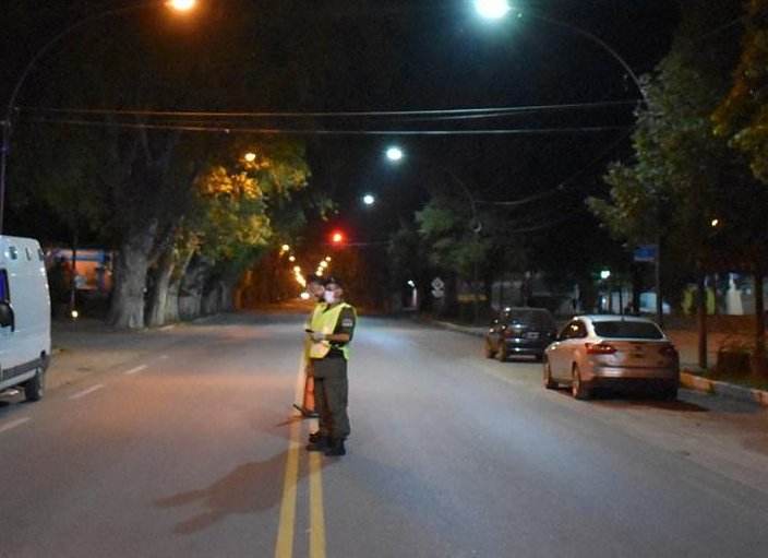 Más localidades restringen la circulación nocturna