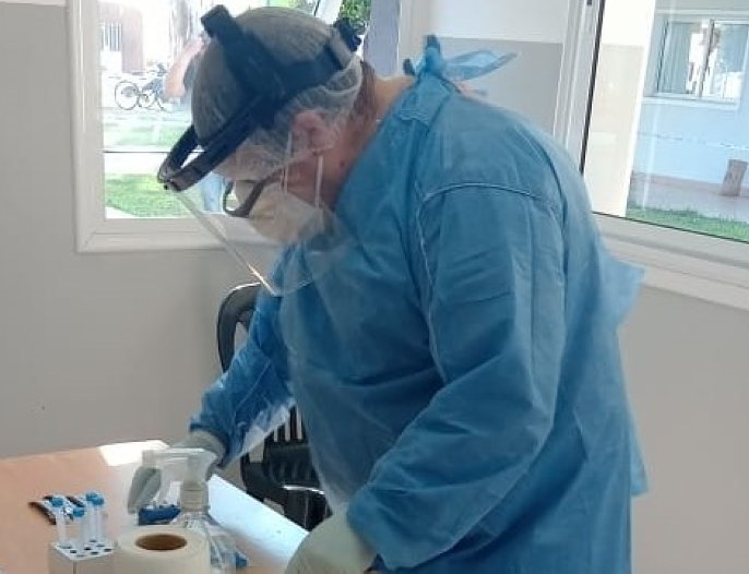Morteros: Fueron a vacunarse contra la gripe y terminaron hisopando