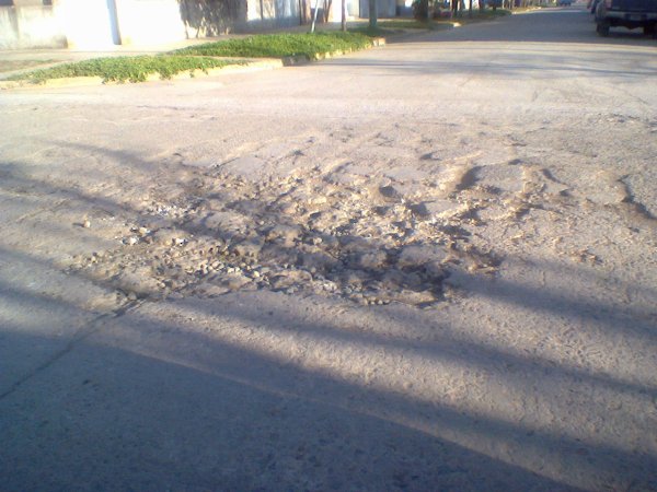 Los baches se multiplican en muchas calles de Suardi
