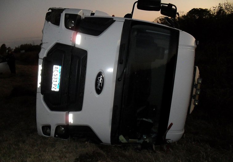 Volcó un camión lechero en cercanías de Morteros