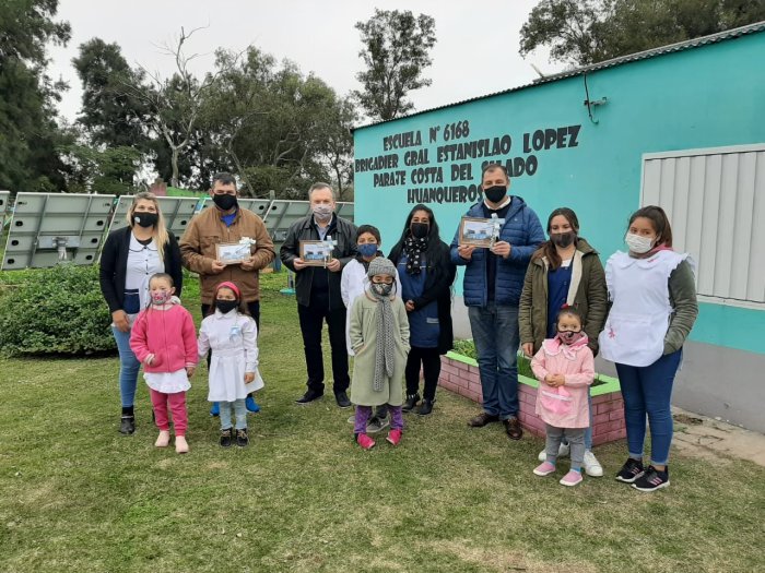 Michlig visitó escuela albergue en la Costa del Salado