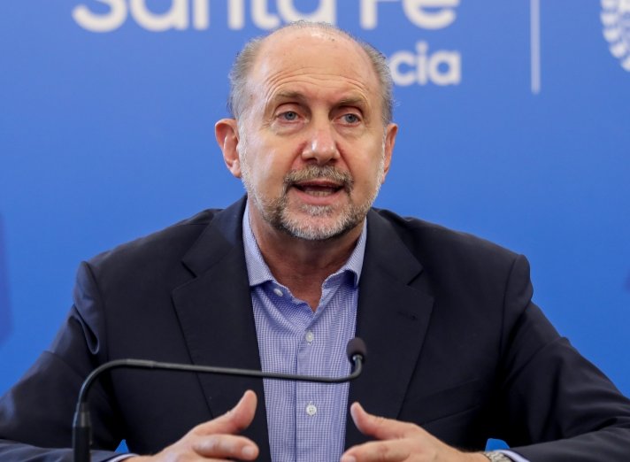 Perotti dijo que la provincia implementerá un carnet sanitario