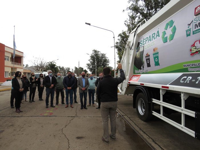 Suardi: Presentaron nuevo camión compactador y entregaron aportes