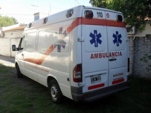 Col. Vignaud: Motociclista herido al chocar contra un tanque de riego