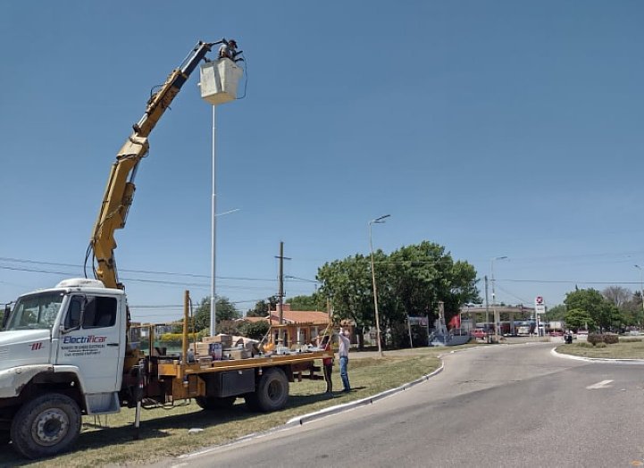 Suardi: Continúan con la colocación de luces Led en ruta 23