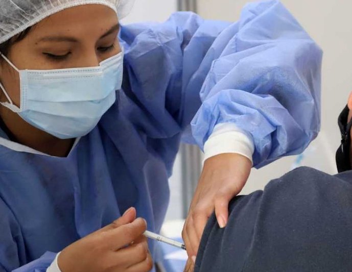 Coronavirus: La provincia comenzó la vacunación con dosis de refuerzo