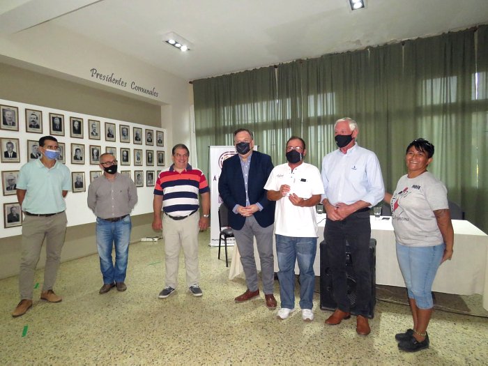 Michlig entregó aportes a instituciones de Suardi