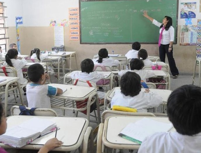 La provincia le ofertó una mejora del 46% a los docentes
