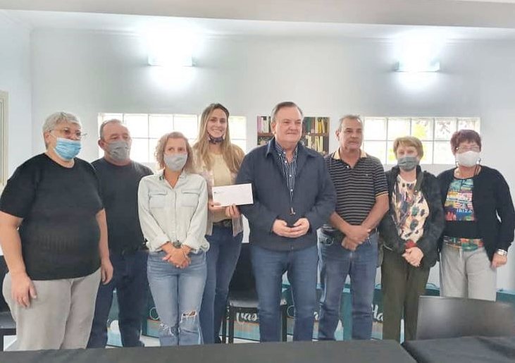 Michlig entregó aportes a instituciones de Arrufó y Villa Trinidad