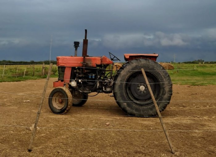 Robaron un tractor en Curupaity y lo encontraron en Arrufó