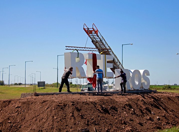 Colocan un cartel identificatorio en el acceso sur de Morteros