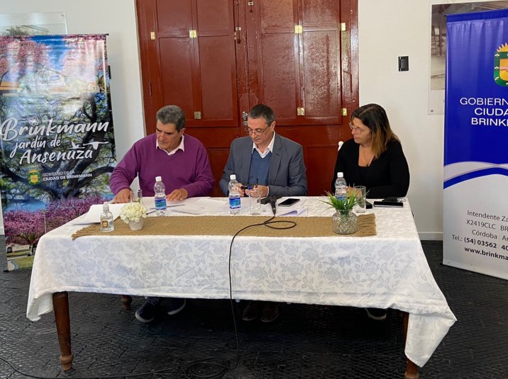 Brinkmann firmó un convenio con la Universidad Provincial de Córdoba