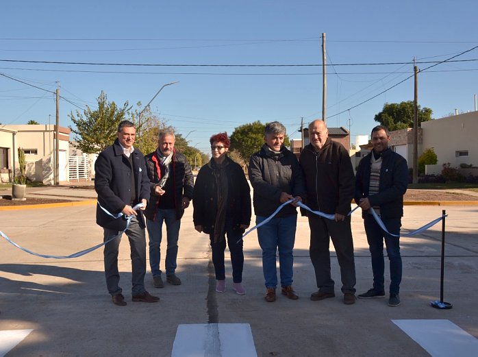 Brinkmann: Se inauguraron más cuadras de pavimento