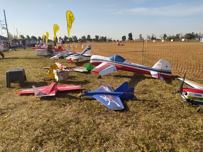 Aeromodelistas de todo el país en el 10° encuentro de Suardi