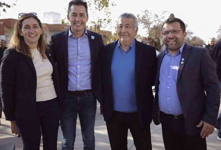 Calvo habilitó el gas natural en Marull y entregó fondos a Chipión y Col. Vignaud