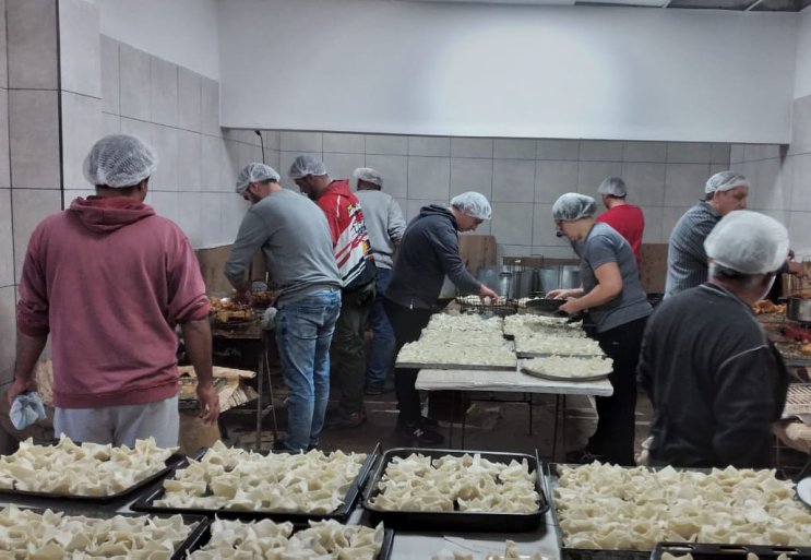 Otro 25 de Mayo con los pastelitos de los Amigos de San Cayetano