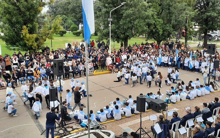 Suardi festejó los 212 años de la Revolución de Mayo