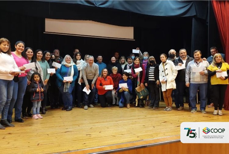 Entregaron fondos cooperativos para centros educativos de Brinkmann y región