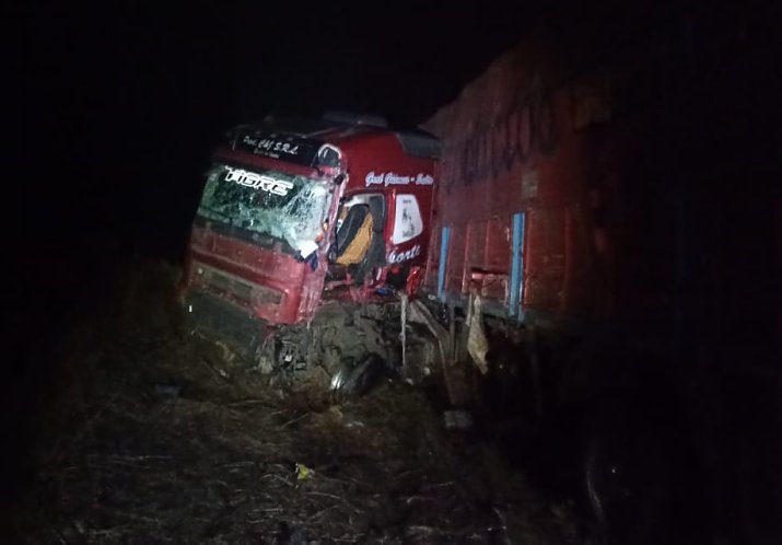 Accidente entre dos camiones en La Rubia