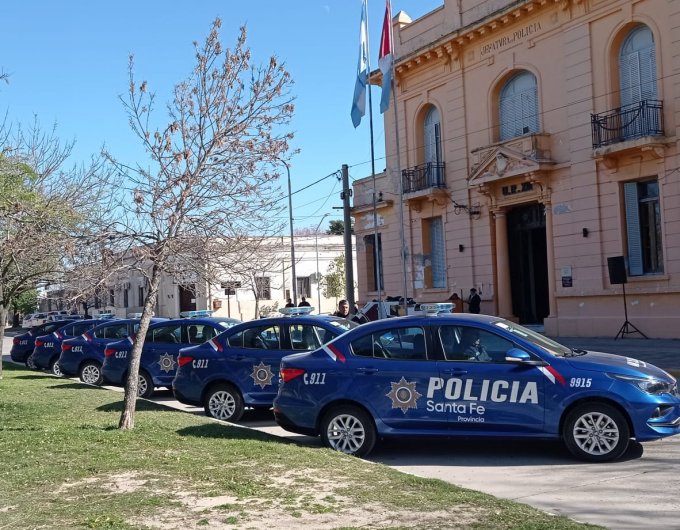 Pusieron en funciones al nuevo jefe de la UR XIII y entregaron móviles