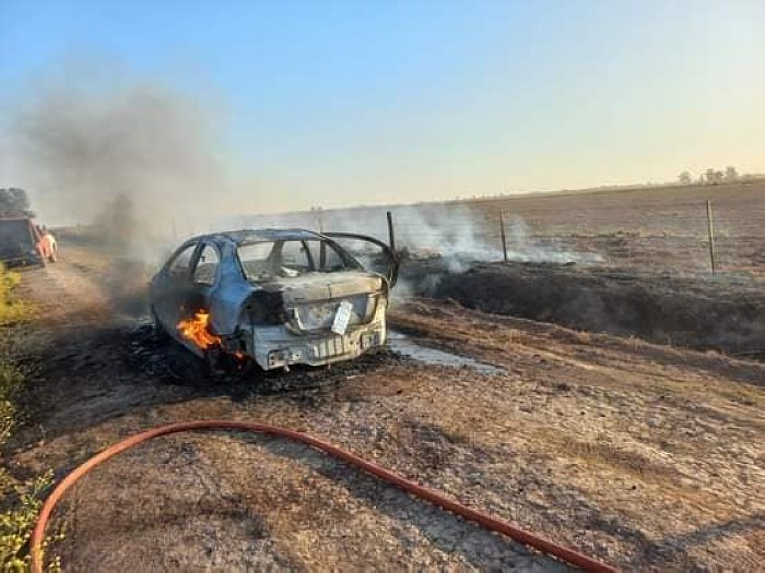 Se incendió un auto en zona rural de Brinkmann