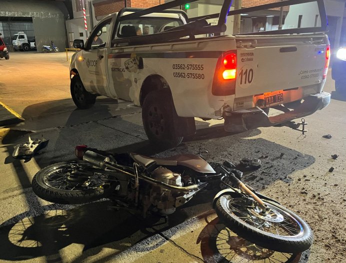 Chocaron una camioneta y una moto en Brinkmann