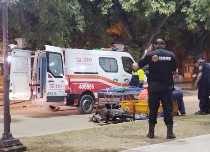 Dos jóvenes lesionados al accidentarse con una moto en Morteros