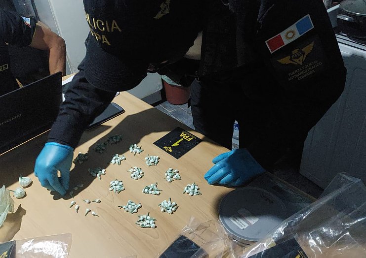 Detuvieron a una pareja que vendía drogas en Morteros