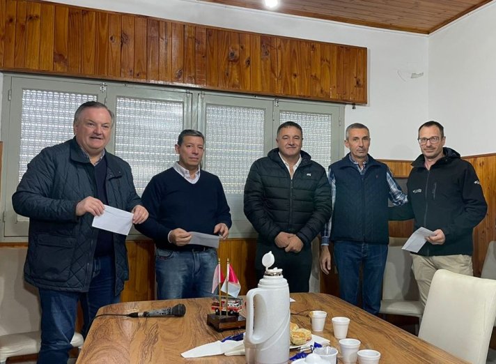 Michlig entregó aportes y firmó convenios con instituciones de San Cristóbal y Ceres