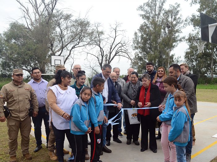 Dejaron inaugurado un playón polideportivo en el Centro Educativo de Milessi